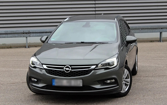 Opel Astra cena 34900 przebieg: 145000, rok produkcji 2018 z Chełmża małe 497